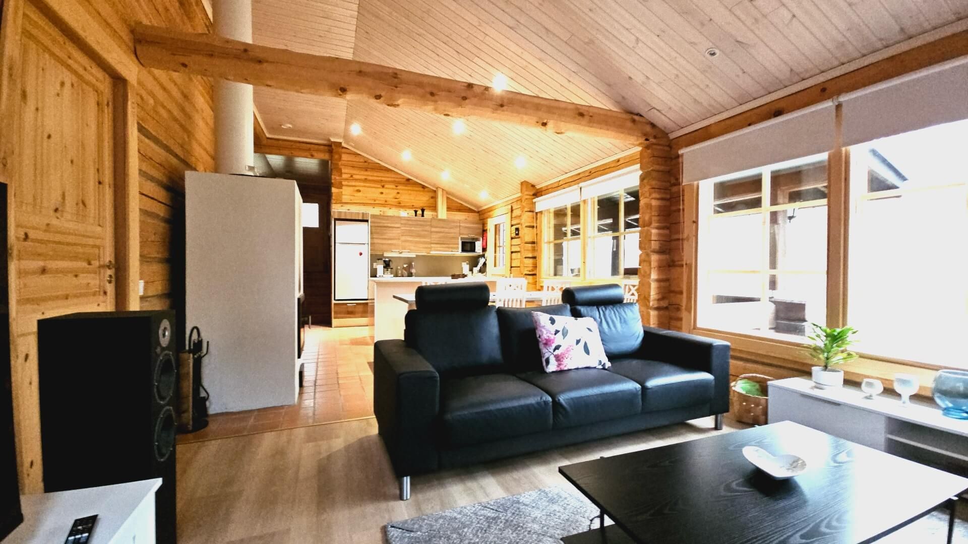 Juohde-mökin olohuone