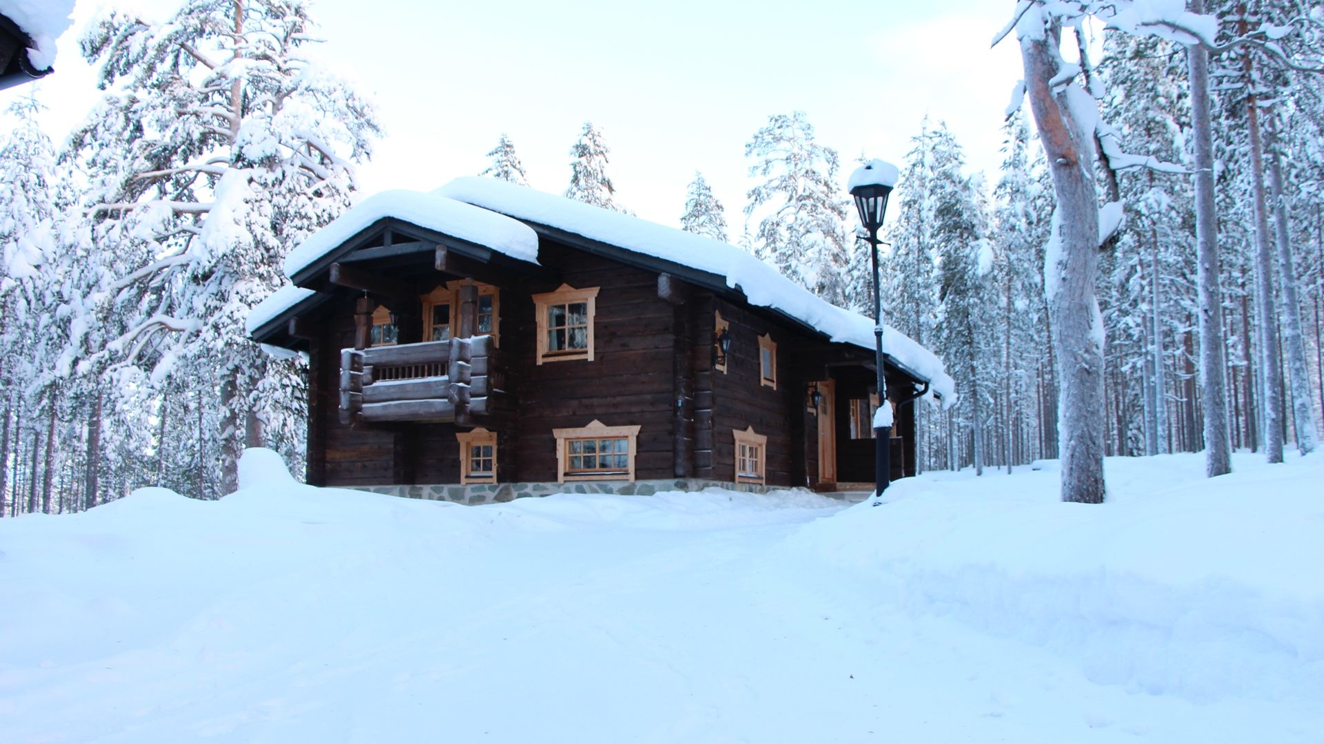 Siula-mökki talvella